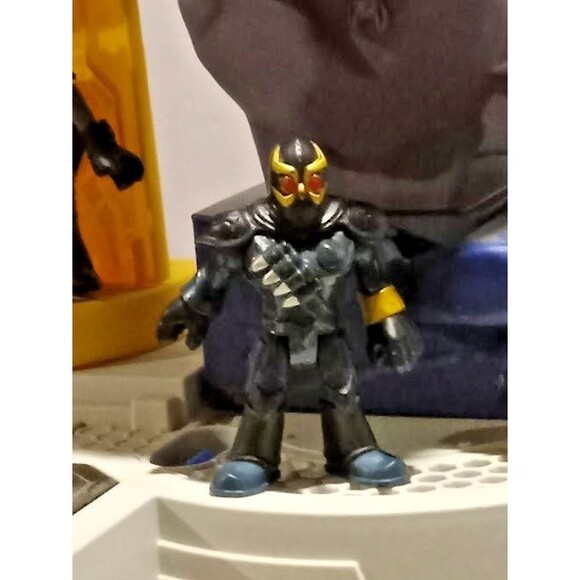 Imaginext DC Super Friends Batman Super Surround Batcave Playset - Picture 12 of 16